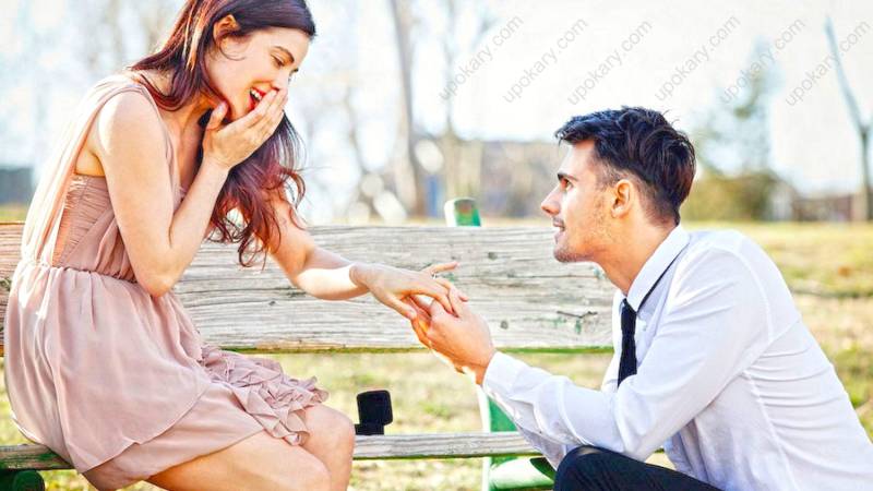 boy proposing girl