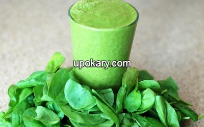 Spinach and lettuce leaf juice
